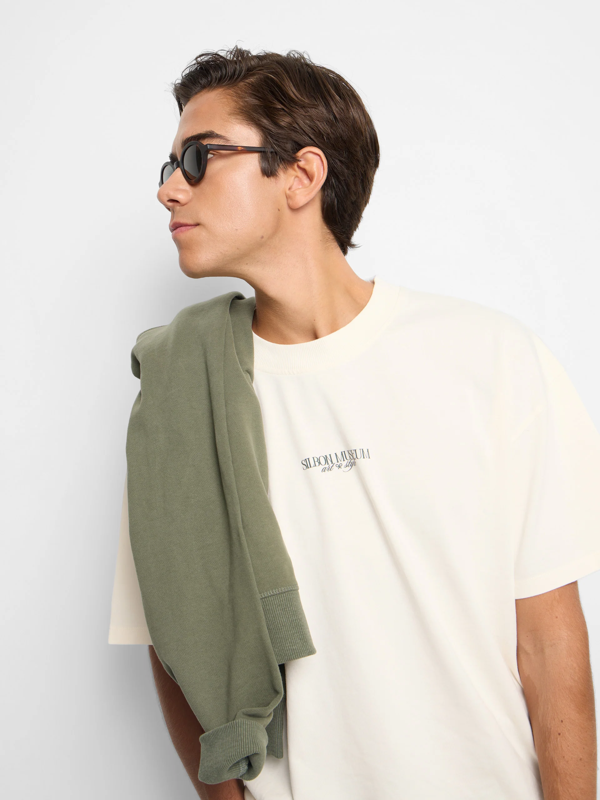 Camiseta relaxed fit museum ecru - Imagen 7