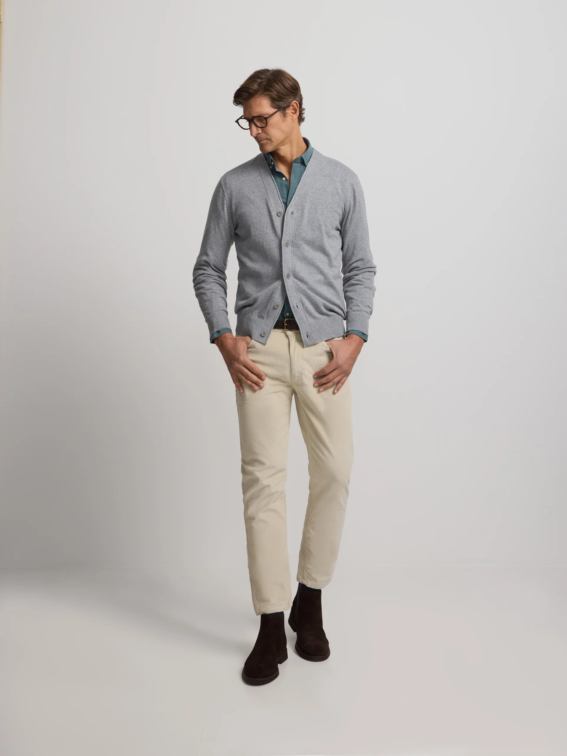 Pantalon sport cinco bolsillos pana beige