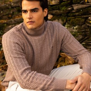 Jersey cuello vuelto de ochos marron claro