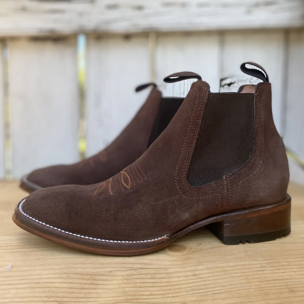 AS-010 Cafe Oscuro con Bordado - Botines Vaqueros de Gamuza para Hombre - Imagen 4