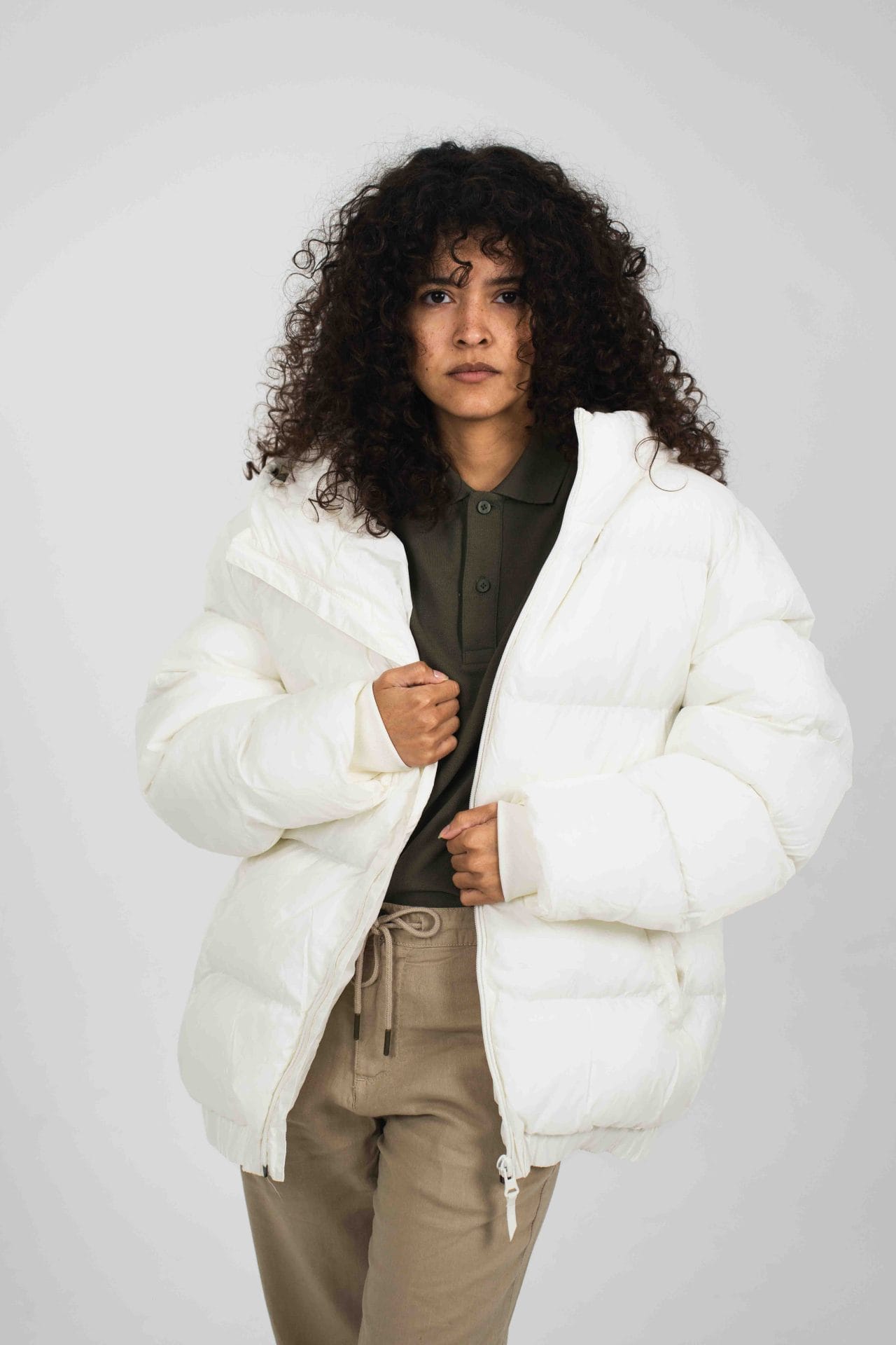 Anorak acolchado reciclado con capucha - Imagen 5