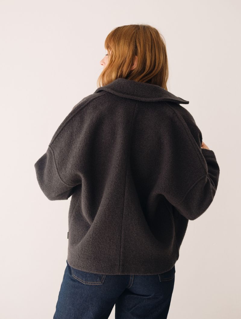 Abrigo corto gris de lana merino - Imagen 4