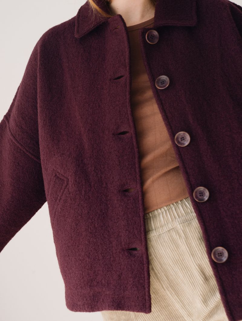 Abrigo corto púrpura de lana merino - Imagen 7
