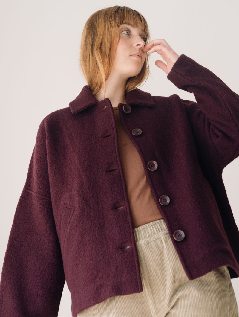 Abrigo corto púrpura de lana merino - Imagen 6