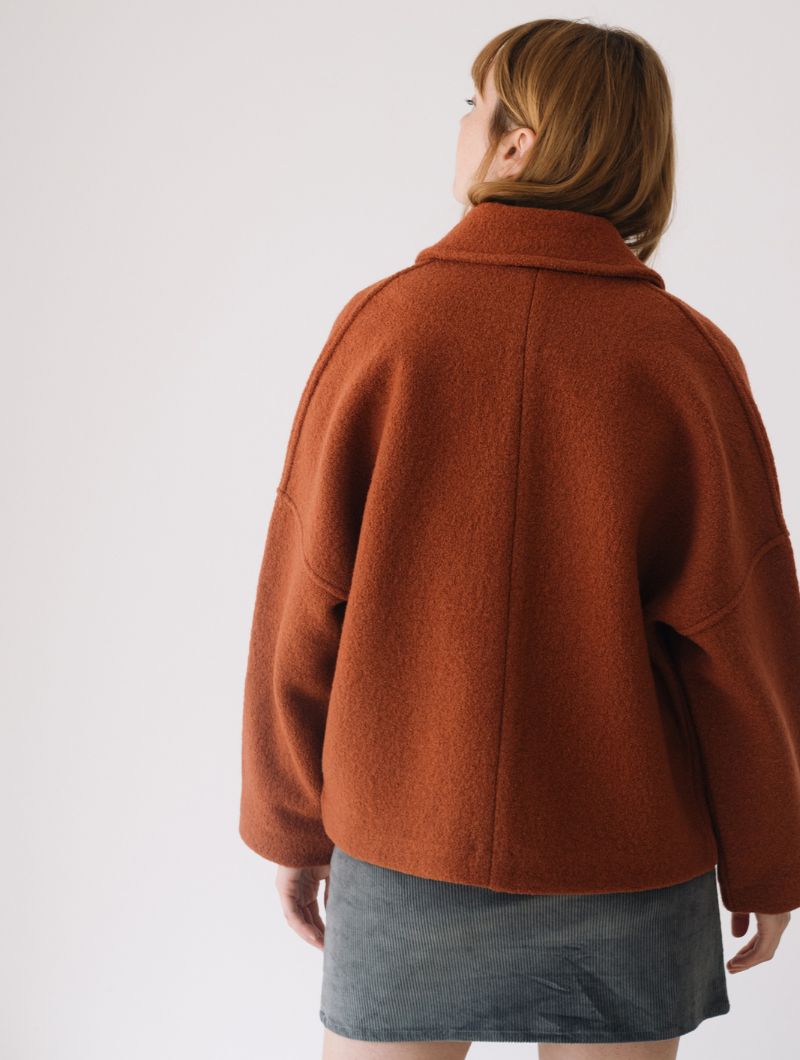 Abrigo corto rojo de lana merino - Imagen 6