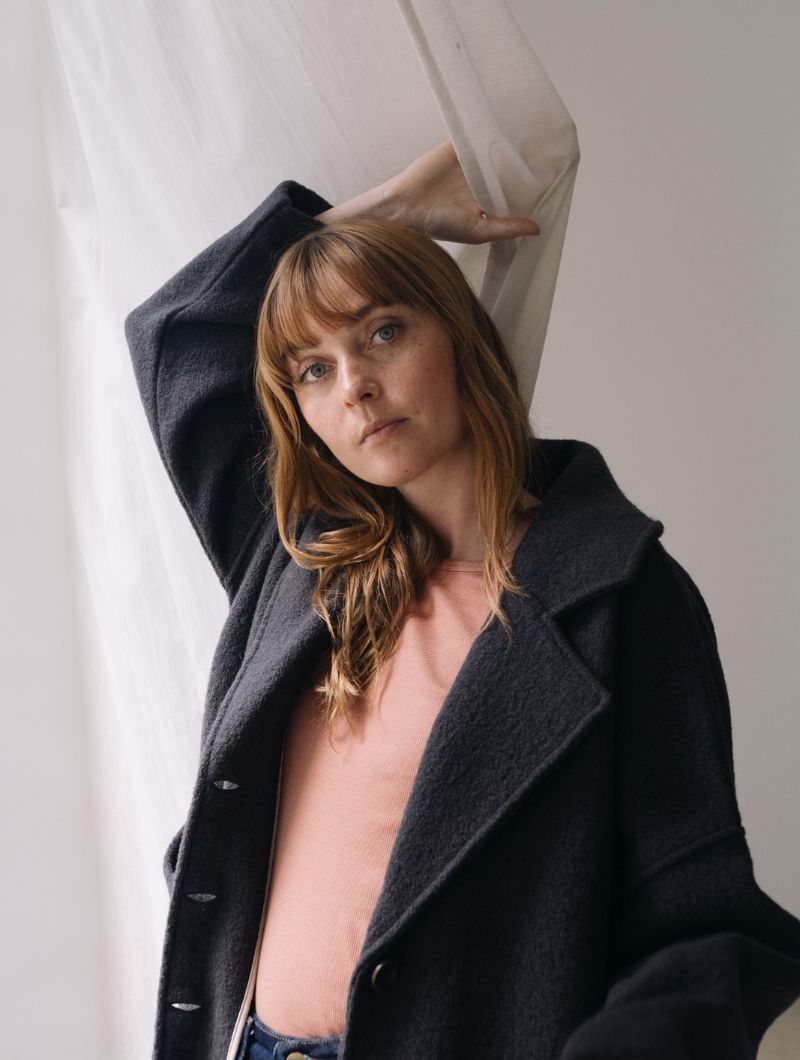 Abrigo largo negro de lana merino - Imagen 7