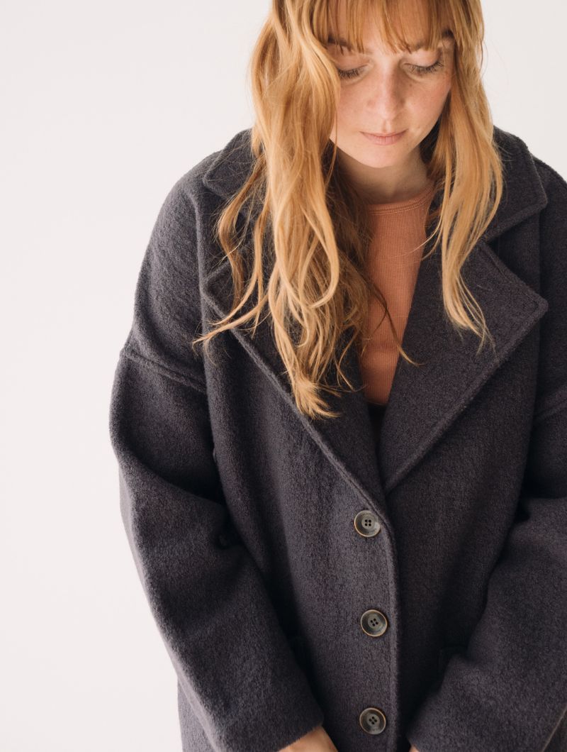 Abrigo largo negro de lana merino - Imagen 3