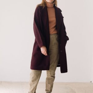 Abrigo largo púrpura de lana merino
