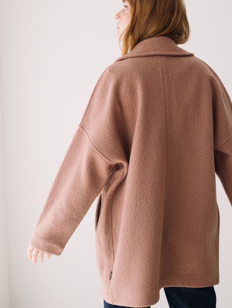 Abrigo oversize rosa de lana merino - Imagen 6