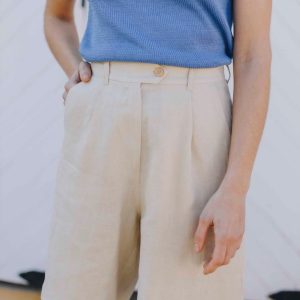Bermuda lino color arena para mujer