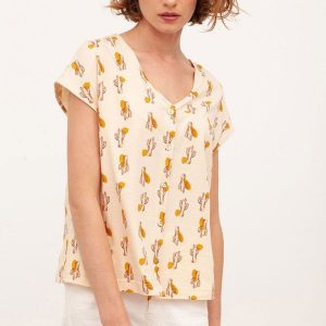 Blusa de algodón orgánico beige con estampado de cactus