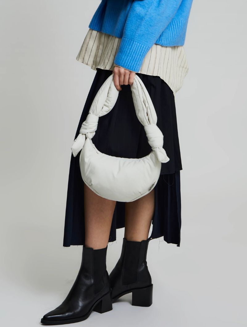 Bolso acolchado media luna de tejido reciclado - Imagen 2