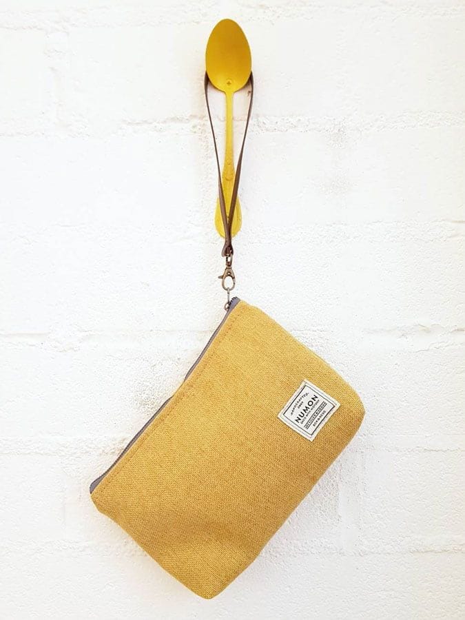 Bolso de mano amarillo de tapicería recuperada - Imagen 2