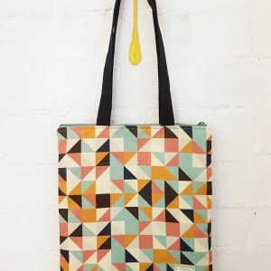 Bolso tote bag con triángulos de tela reciclada