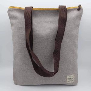 Bolso tote gris plata con forro de flores