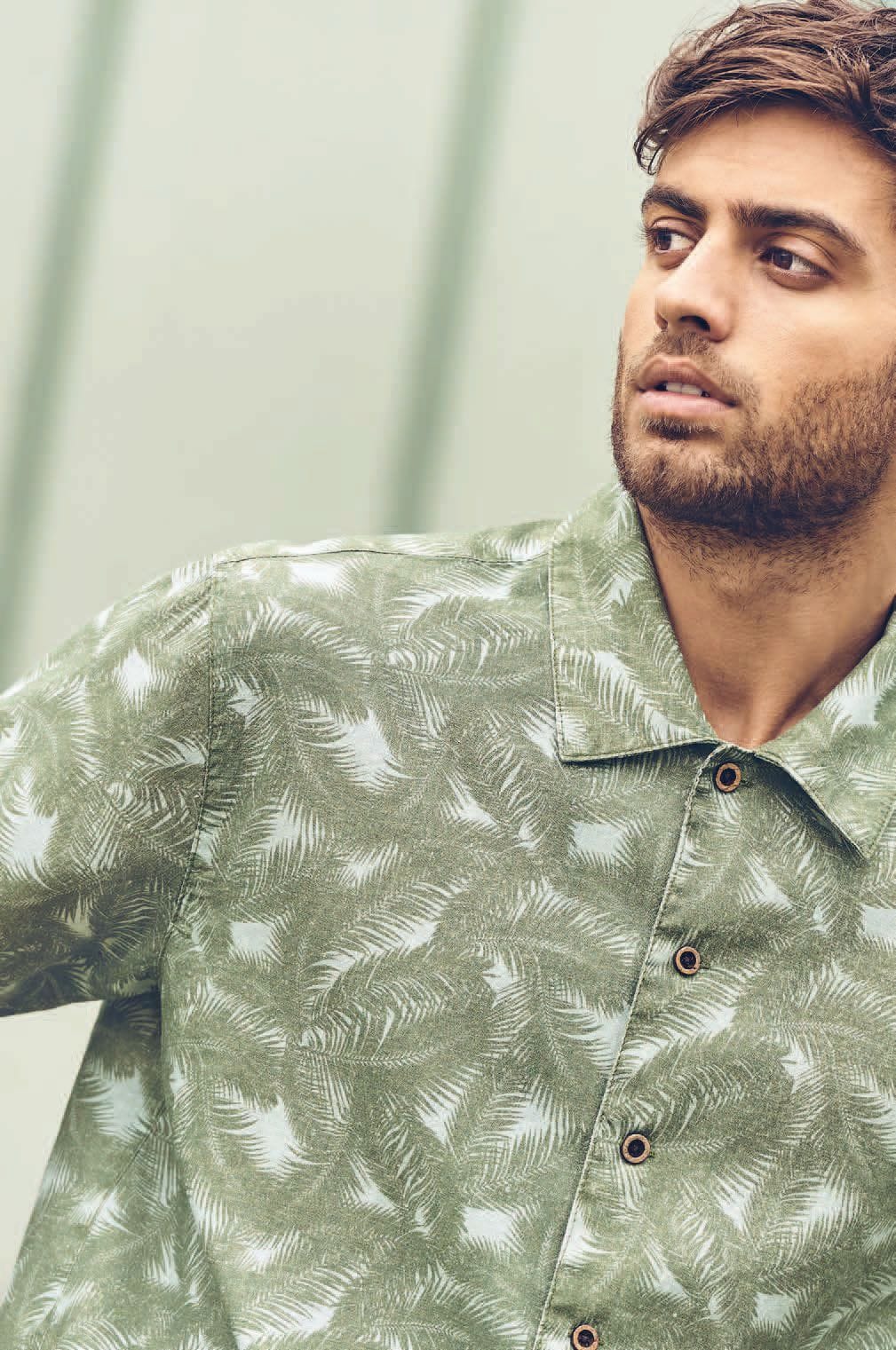 Camisa manga corta hombre. Estampado palmera - Imagen 2