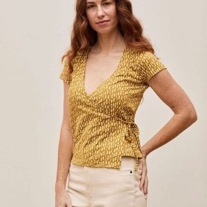 Camiseta cruzada mostaza étnica de algodón orgánico