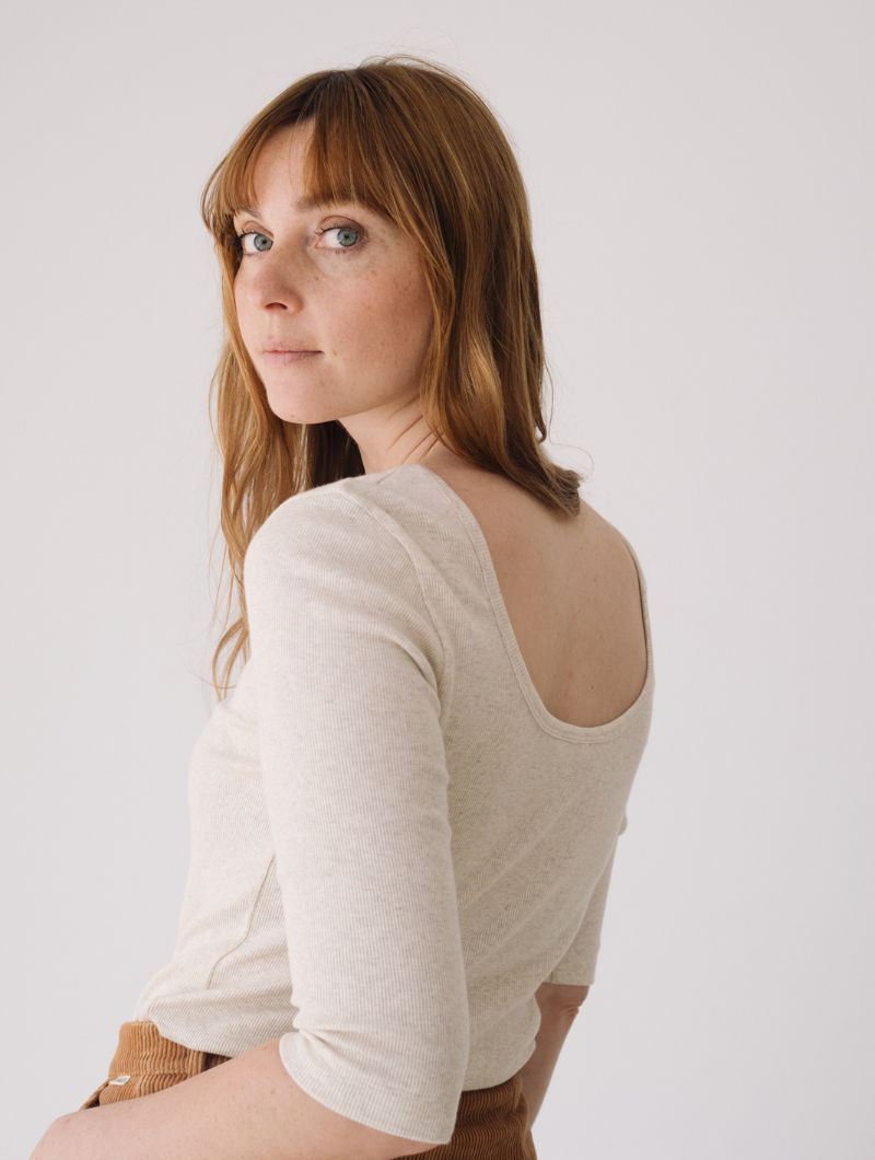 Camiseta cuello barco canalé de algodón orgánico - Imagen 5