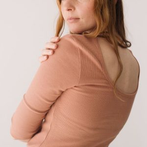 Camiseta cuello barco canalé de algodón orgánico