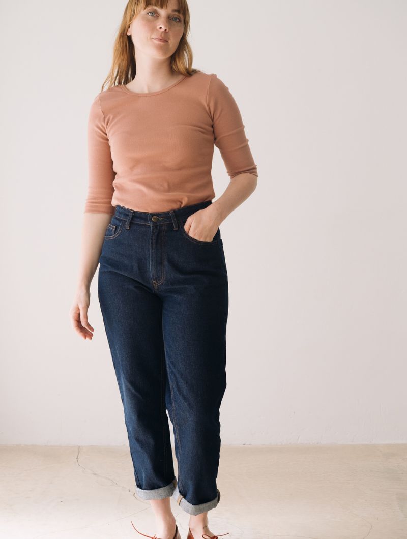 Camiseta cuello barco canalé de algodón orgánico - Imagen 8