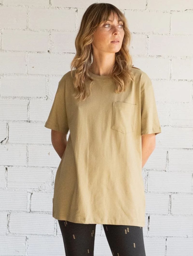 Camiseta lisa con bolsillo de algodón orgánico - Imagen 4