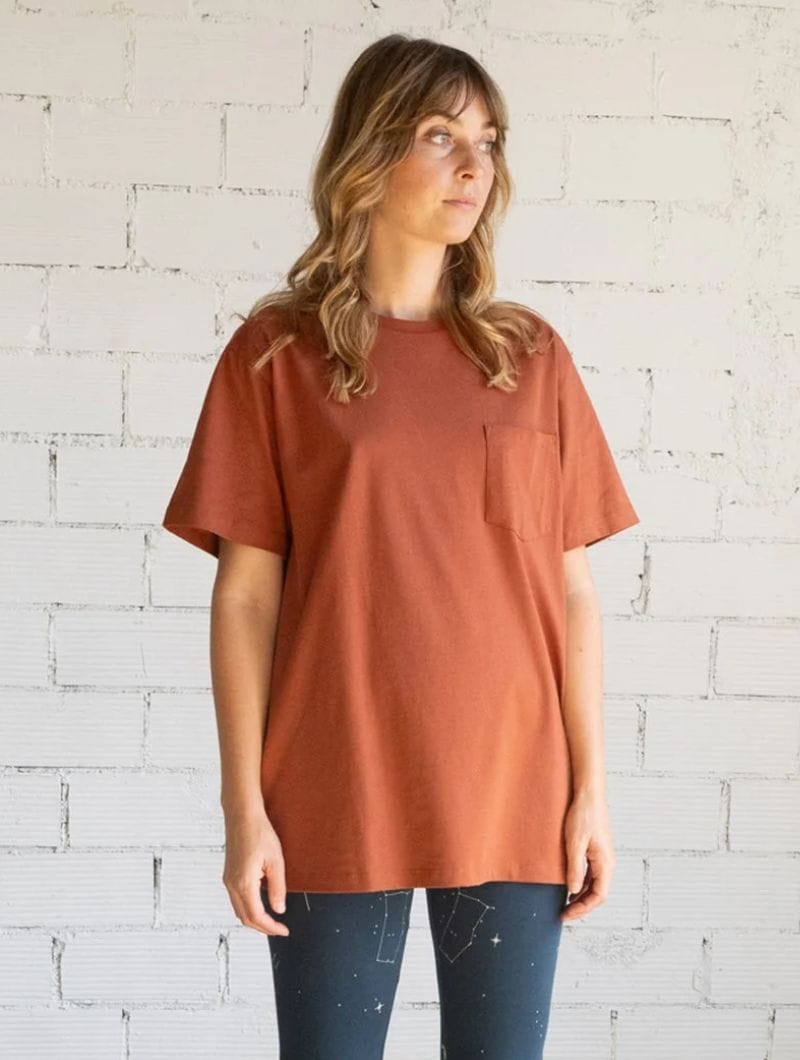 Camiseta lisa con bolsillo de algodón orgánico - Imagen 7