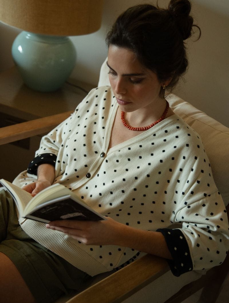 Cardigan oversize beige de manga kimono - Imagen 2