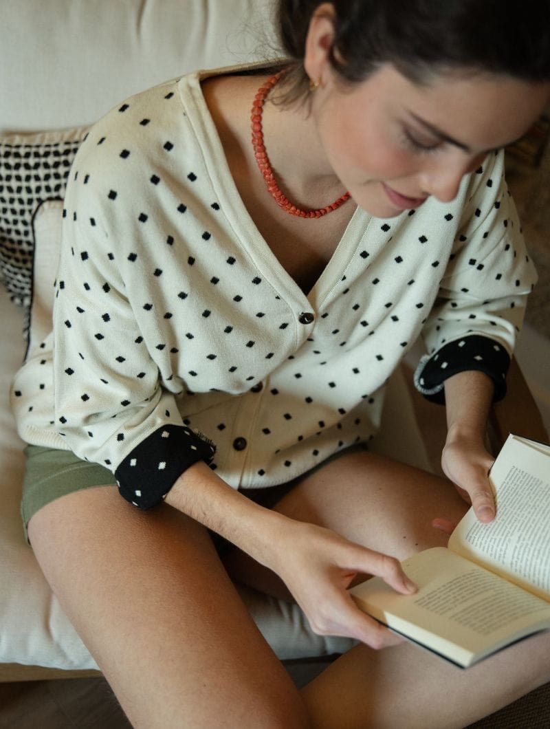 Cardigan oversize beige de manga kimono - Imagen 4