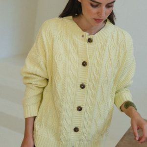 Cárdigan trenzado con botones limoncello
