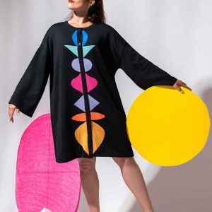 Chaqueta de lana larga con formas de colores