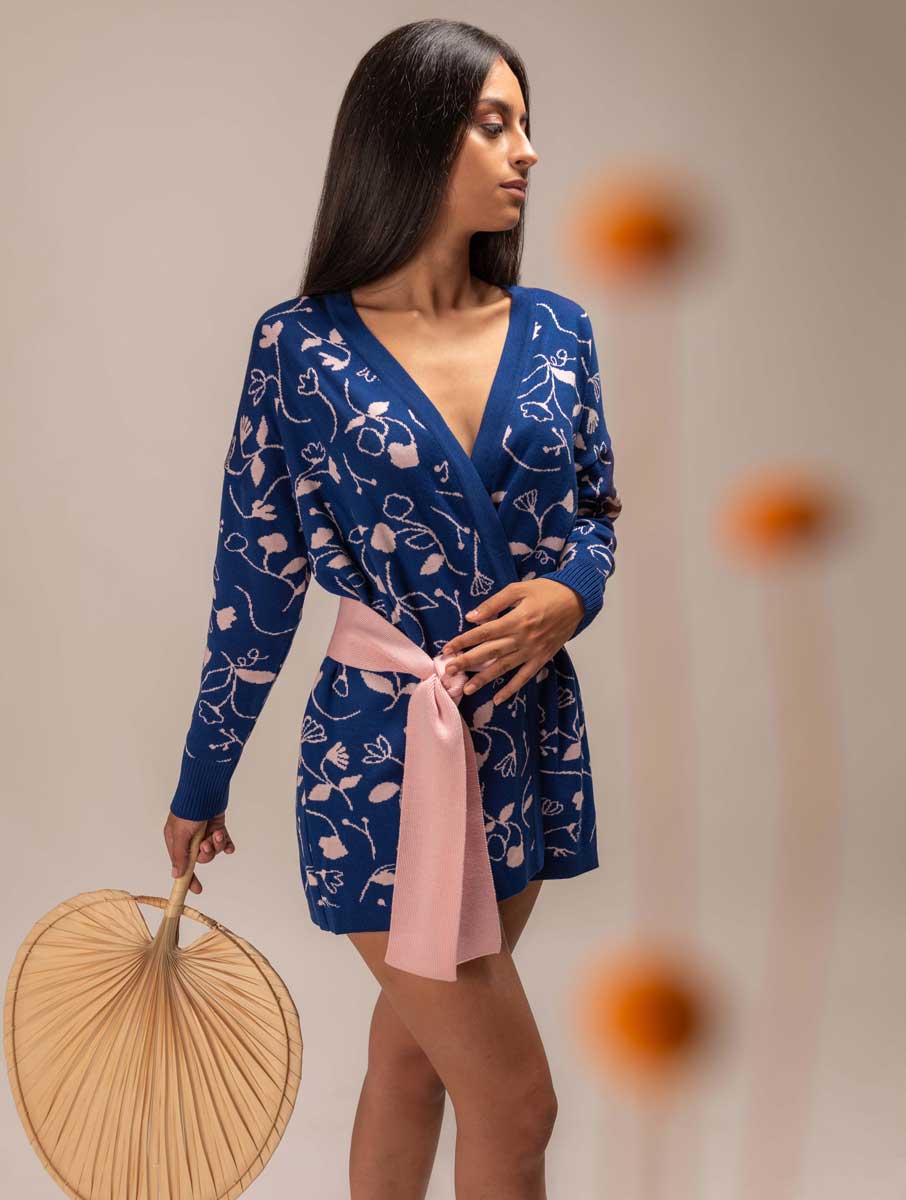 Chaqueta kimono con flores de lana merino