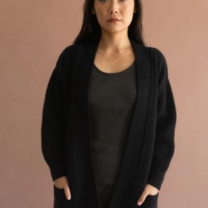 Chaqueta larga de lana merino negra