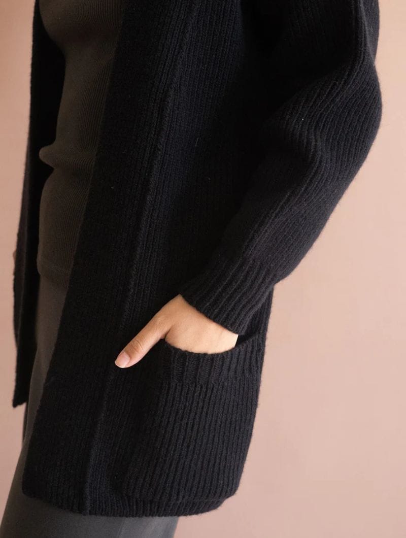 Chaqueta larga de lana merino negra - Imagen 3