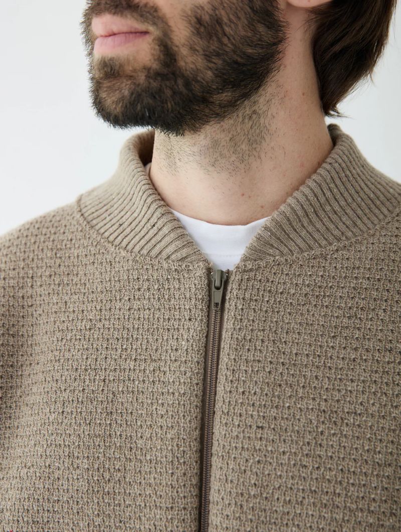 Chaqueta lisa de punto con cuello bomber para hombre - Imagen 9