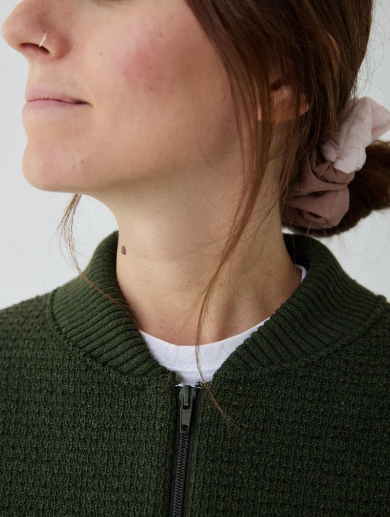 Chaqueta lisa de punto con cuello bomber para mujer - Imagen 8