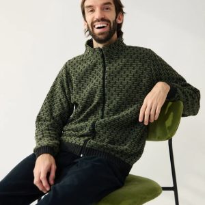 Chaqueta de punto geométrico y cuello alto para hombre
