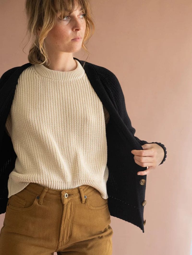 Chaqueta de punto grueso de algodón orgánico negra - Imagen 4