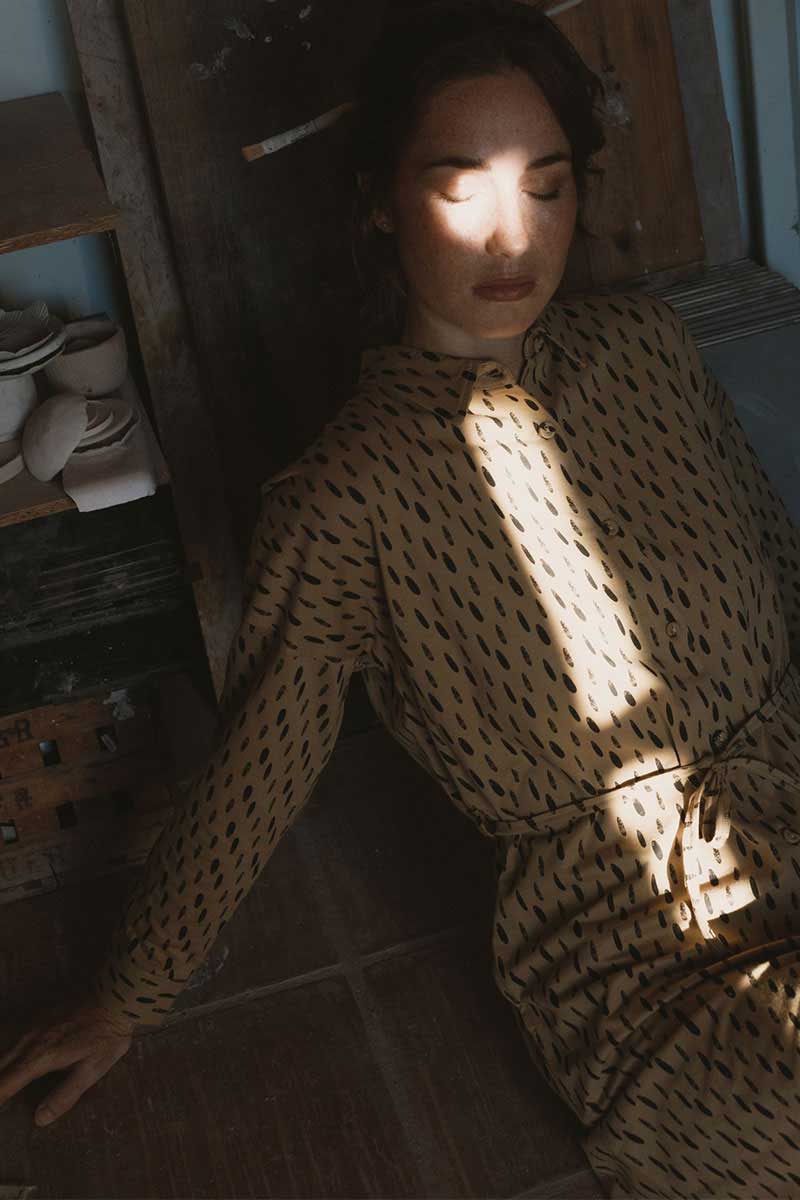 Vestido camisero beige con piedras de algodón ecológico - Imagen 6