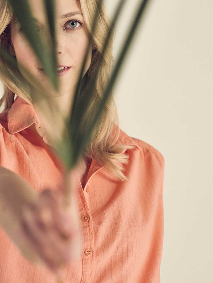 Blusa sin mangas sostenible con fruncido - Imagen 3