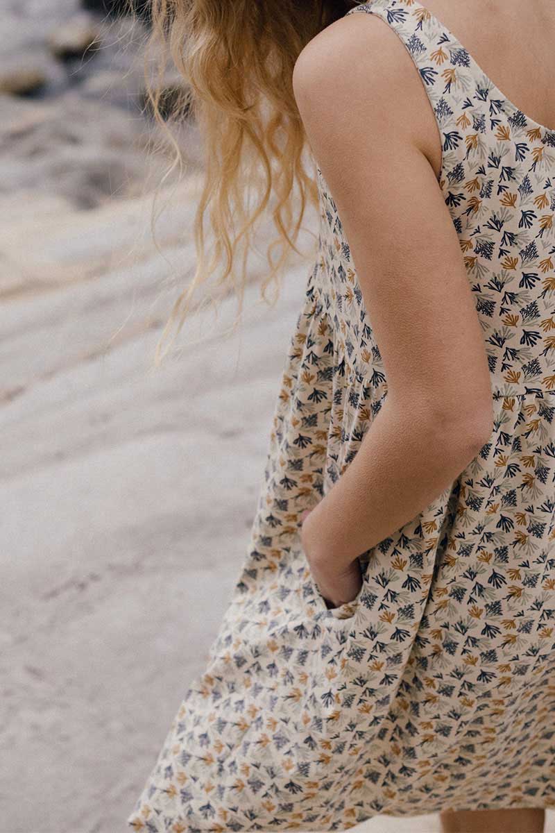 Vestido corte imperio beige con corales ecológico - Imagen 3