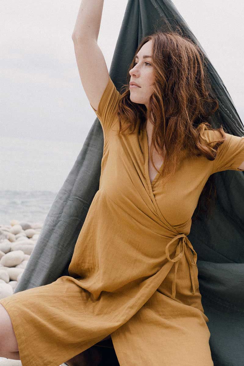 Vestido cruzado de manga corta 100% algodón orgánico - Imagen 3