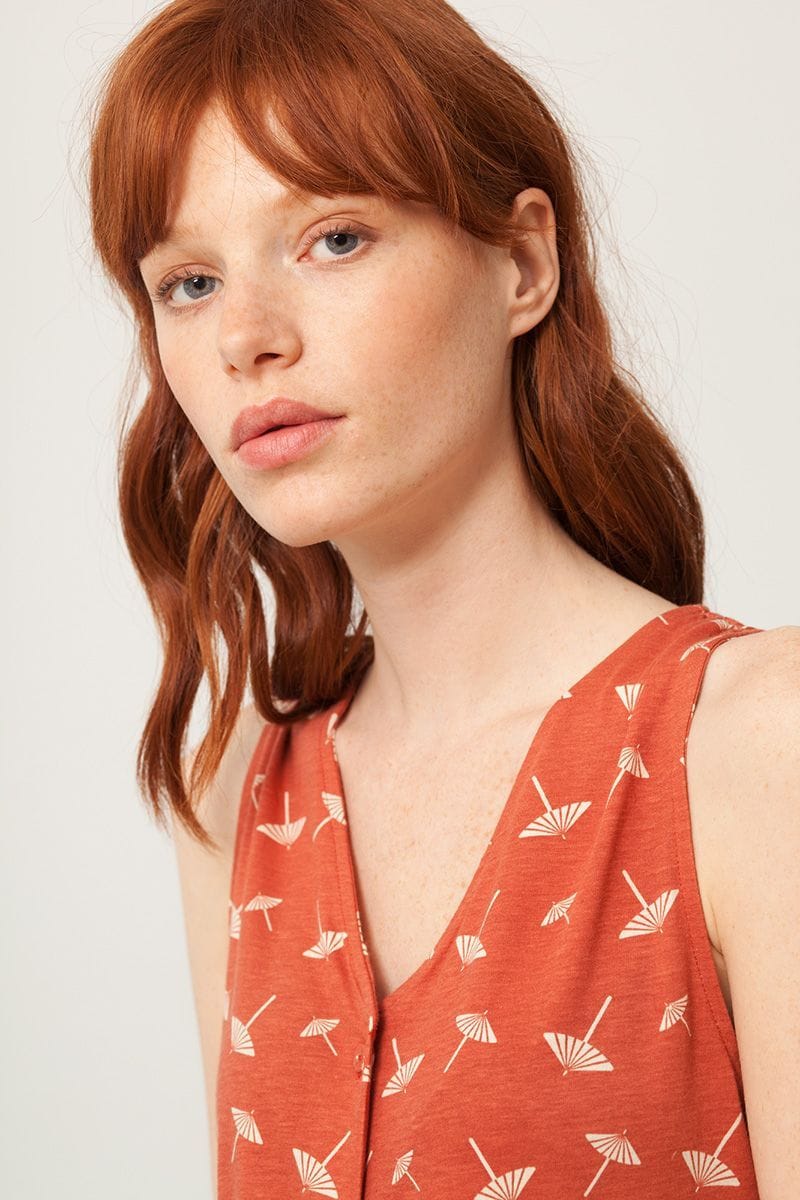 Vestido escote V terracota estampado sombrillas - Imagen 3