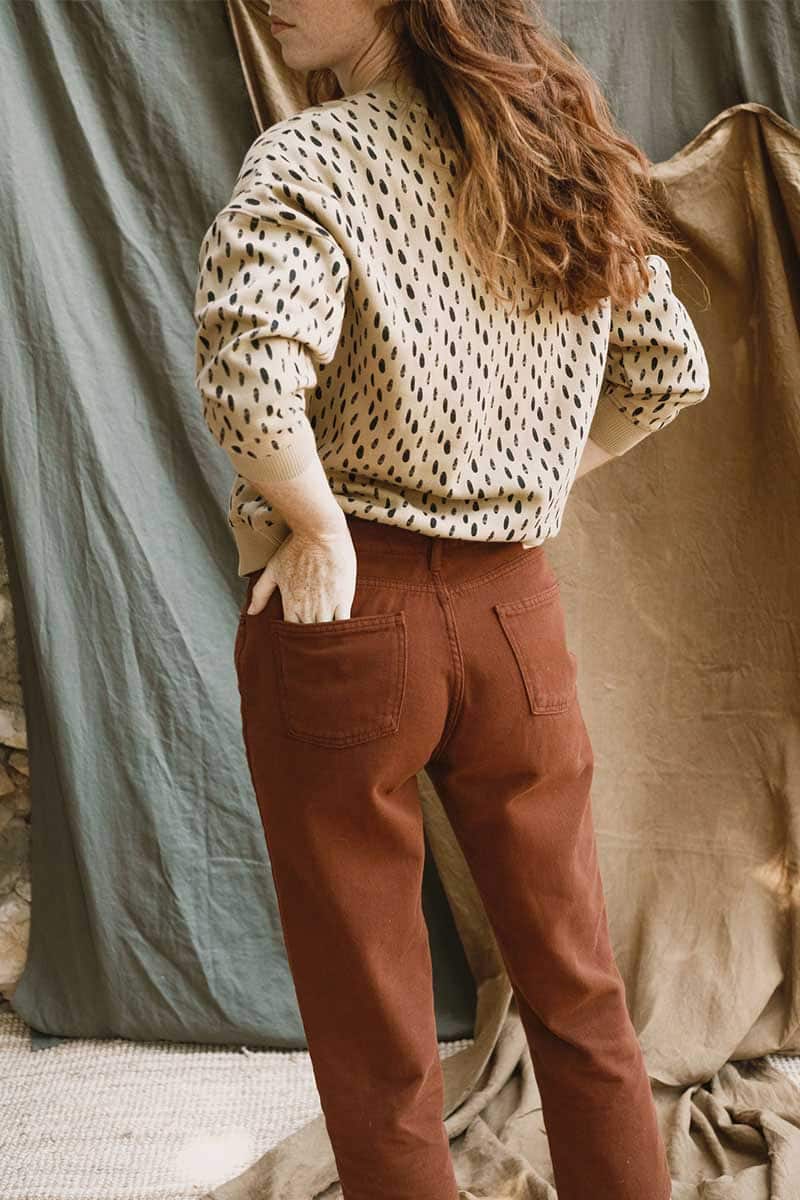 Sudadera de algodón orgánico beige con piedras - Imagen 4