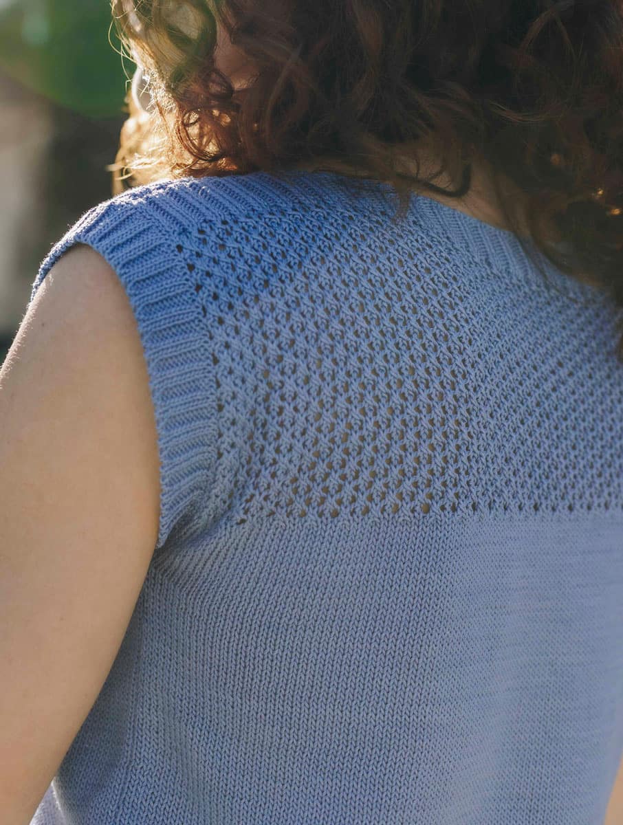 Top de punto azul calado de algodón orgánico - Imagen 4