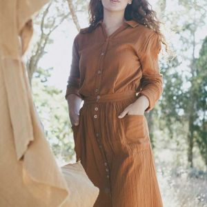 Falda con botones color teja de algodón orgánico