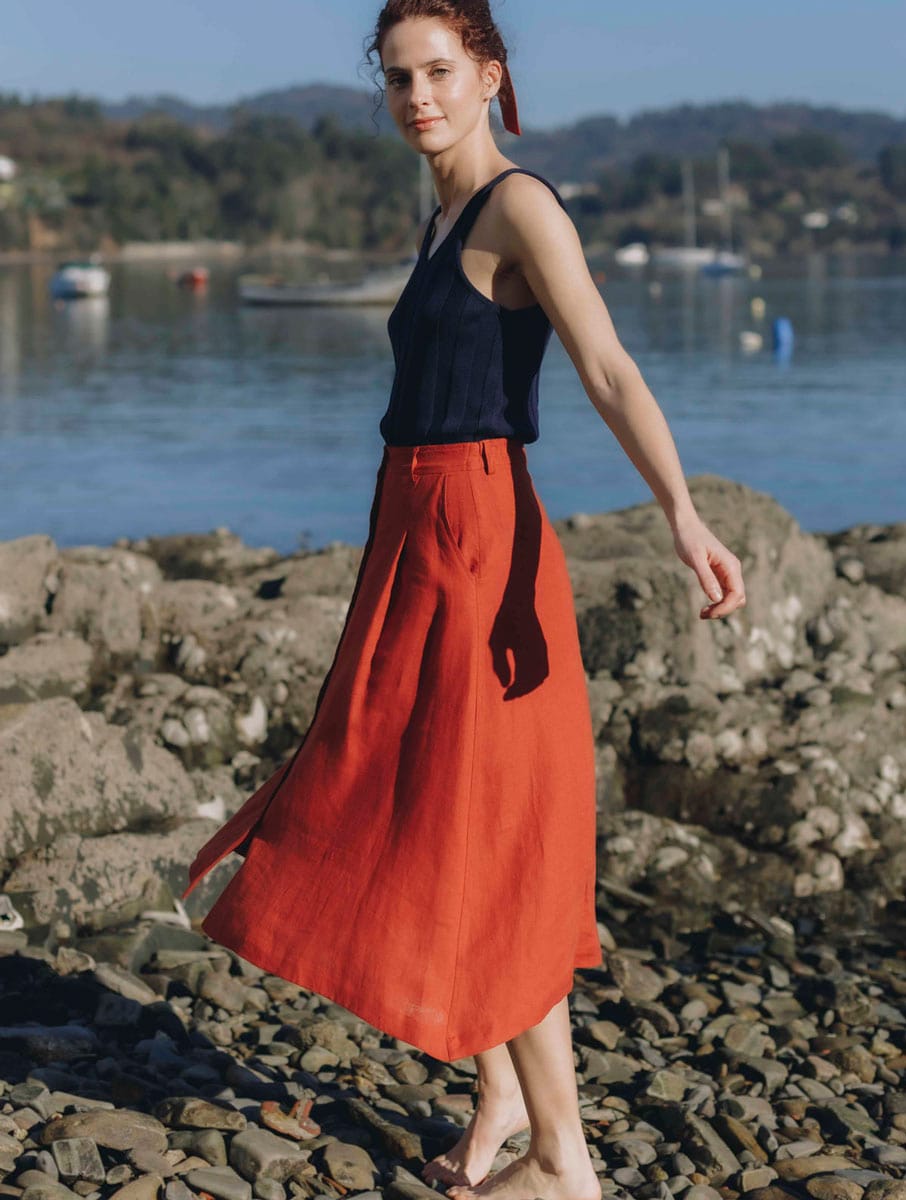 Falda midi de lino con botones roja - Imagen 7