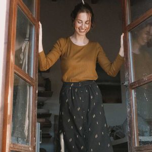 Falda midi negra con minerales de algodón ecológico