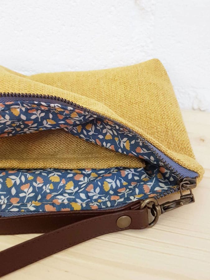 Bolso de mano amarillo de tapicería recuperada - Imagen 3