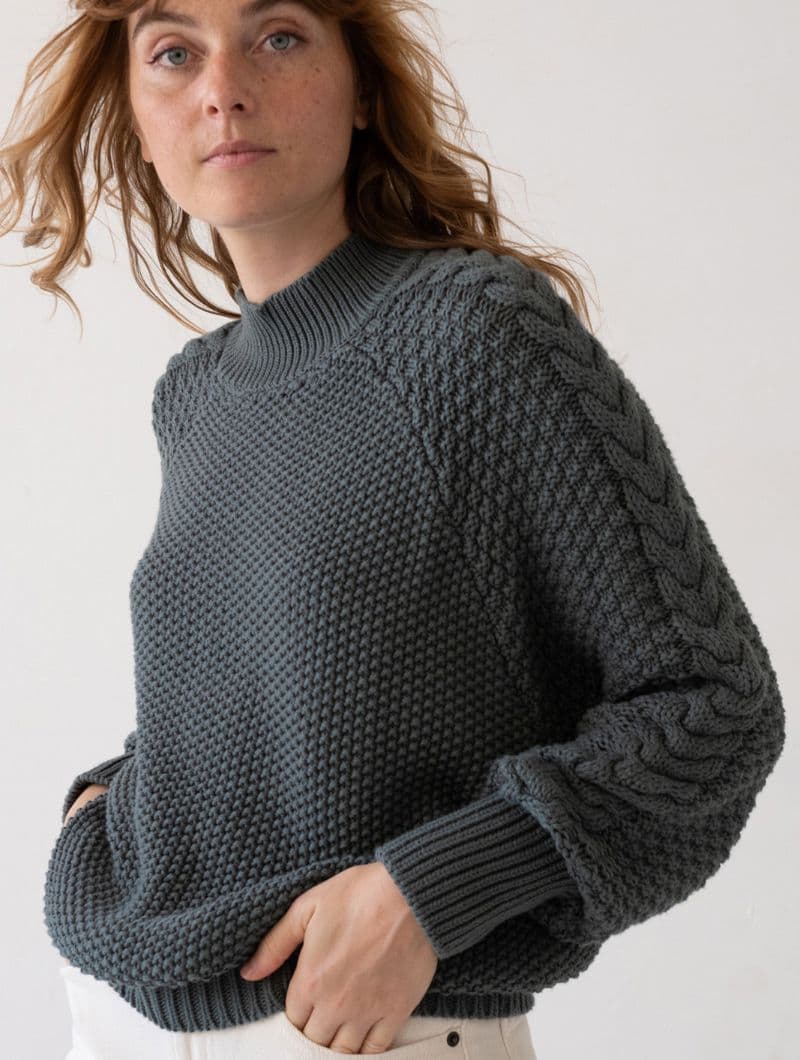 Jersey azul de manga trenzada 100% algodón orgánico - Imagen 2