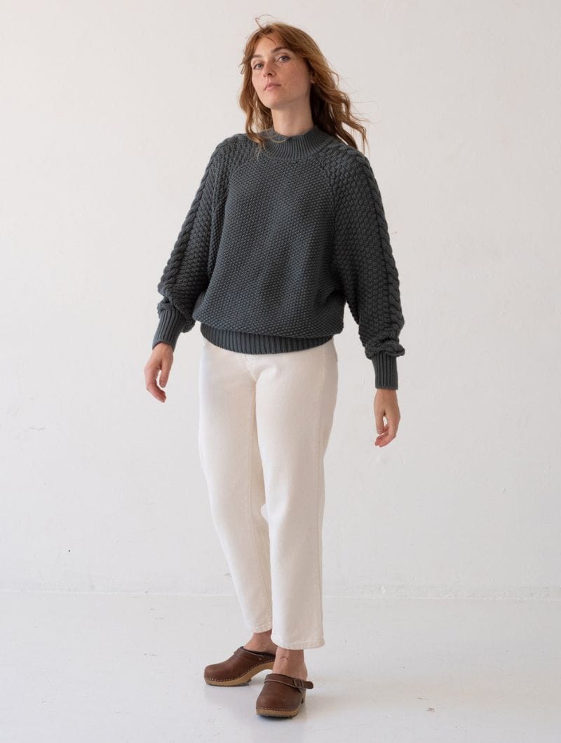 Jersey azul de manga trenzada 100% algodón orgánico - Imagen 5